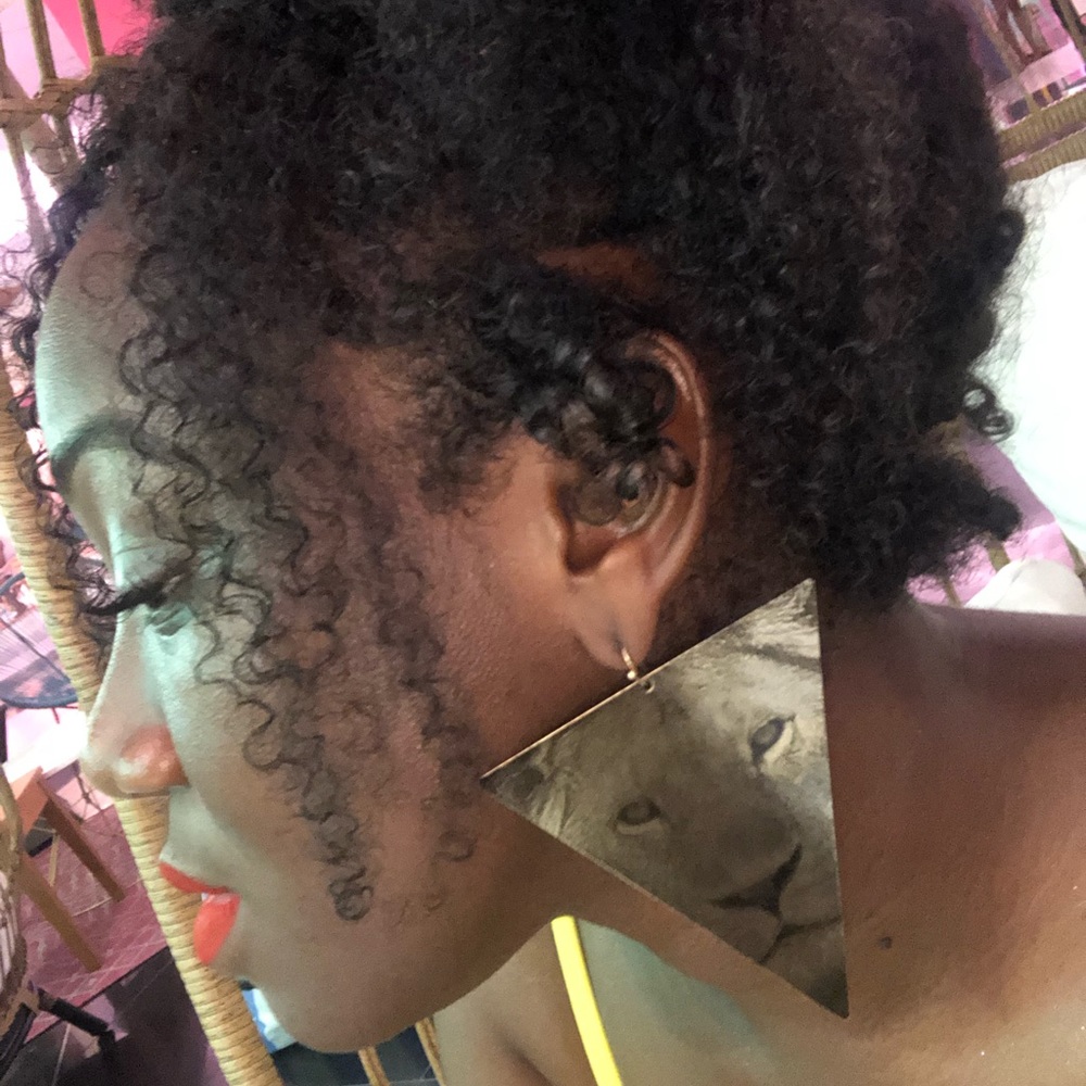 Meet your Posher, Tia